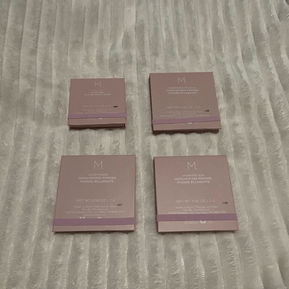 4 piece Makeup bundle New in Box MOTD 1 blush and 3 highlighting powders - Picture 8 of 8